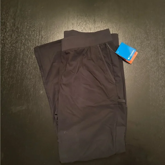 NWT Columbia Women’s Black Cargo Pants - Picture 6 of 9